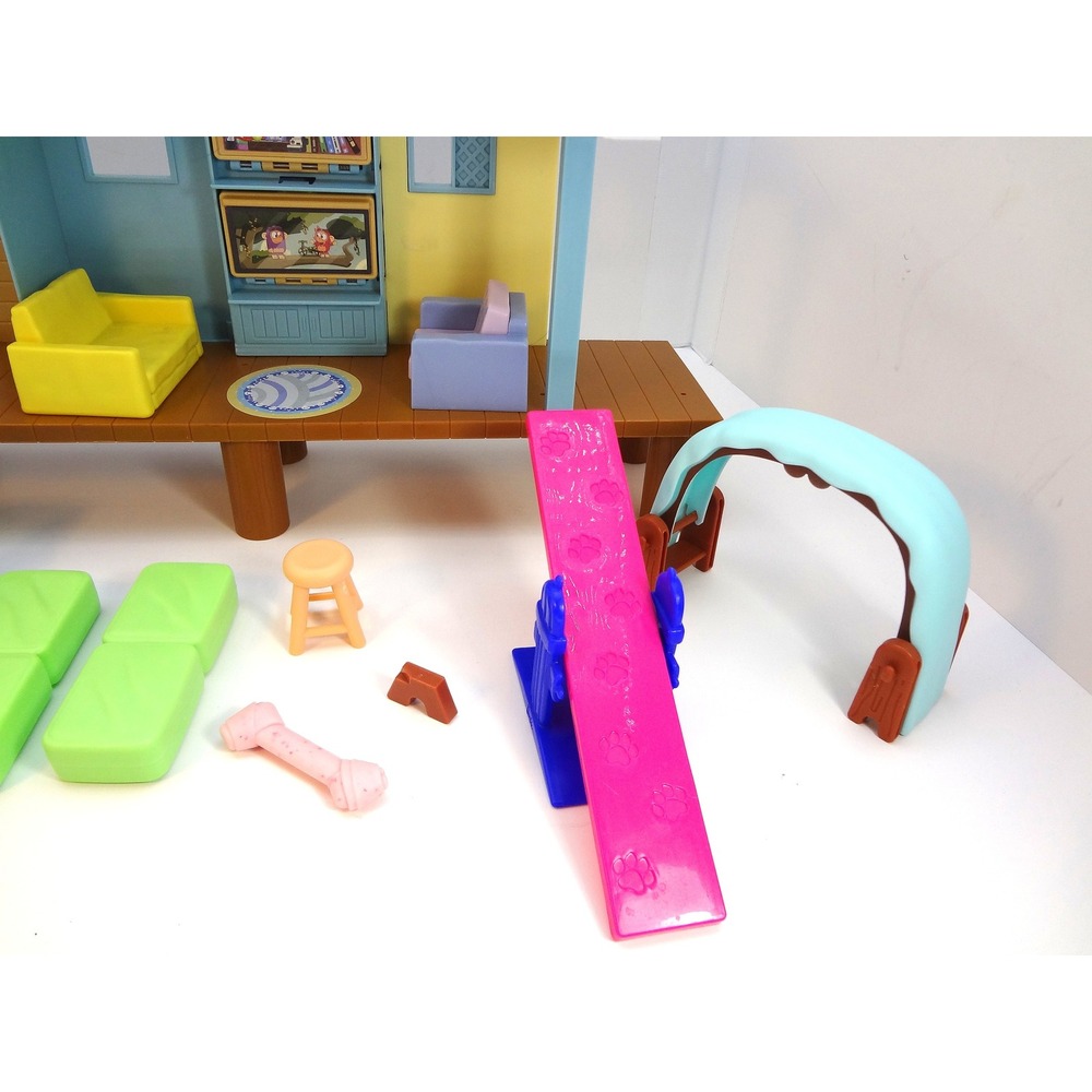 Bluey Beach Cabin Playset with Accessories Pool SeeSaw Furniture Shower - Picture 3 of 5